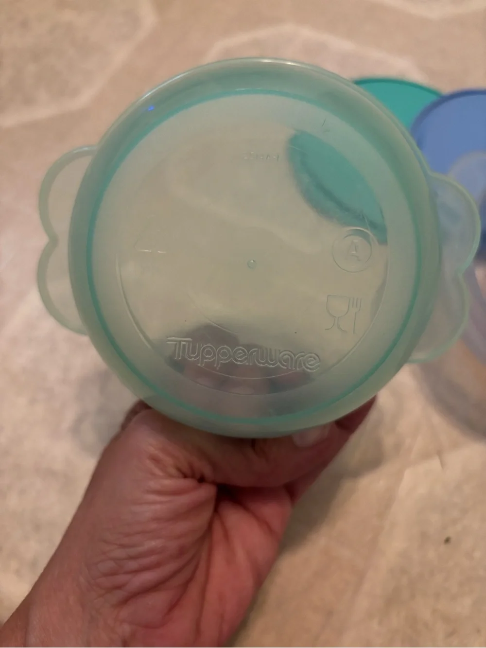 Tupperware durable round
